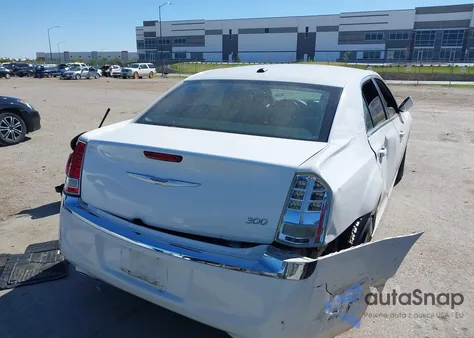 2013 Chrysler 300 Motown z USA, uszkodzony, nr VIN 2C3CCAAG3DH533939